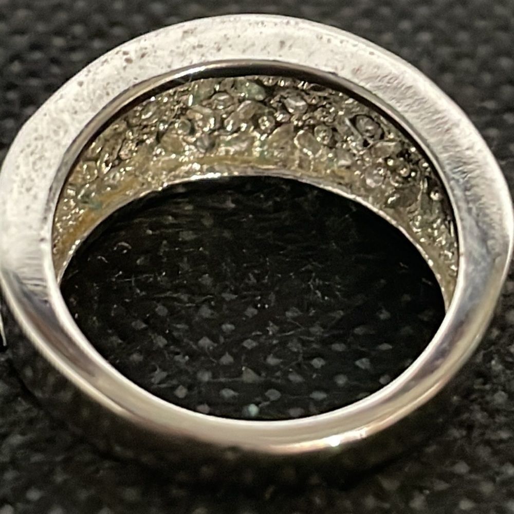 Beautiful ring  - Picture 5 of 8